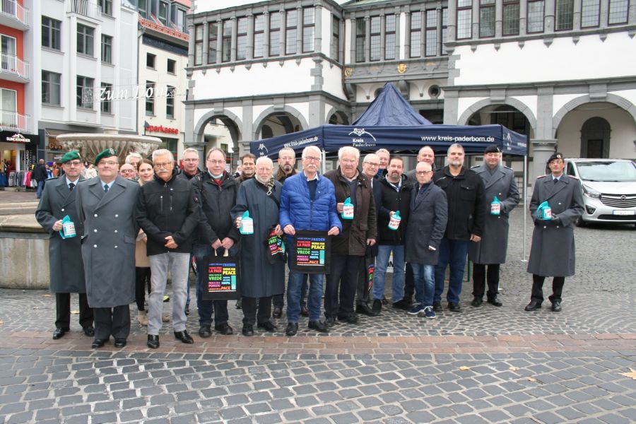 Zusammen sammeln sie für die Friedensarbeit des Volksbundes. Foto : Volksbund Deutsche Kriegsgräberfürsorge, Heinrich Vogt